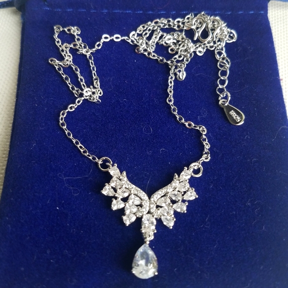 Swarovski Elements 925 Sterling Silver Teardrop Necklace NEW - Picture 1 of 3